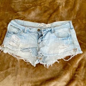 Abercrombie & Fitch Frayed Cut-off Shorts